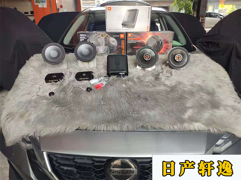日產(chǎn)軒逸升級原車喇叭，加裝一臺處理器調(diào)音
