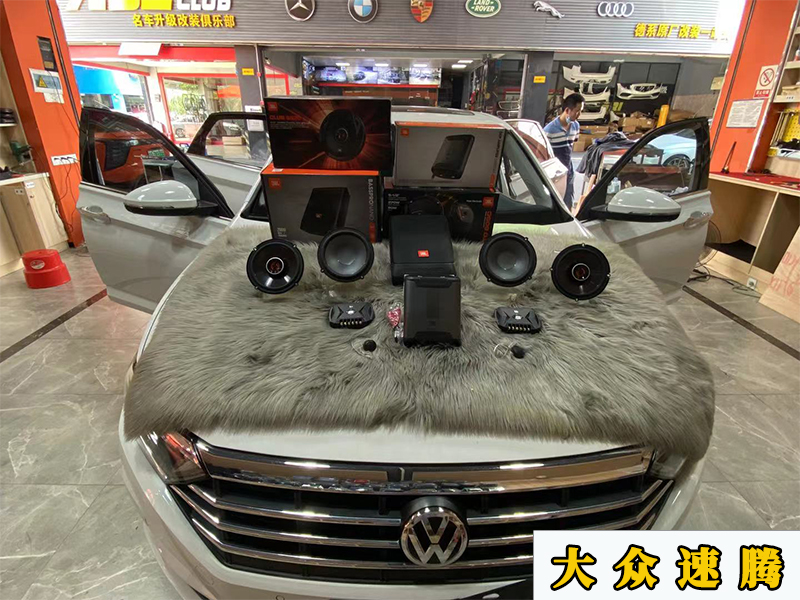 大眾速騰無損升級四門喇叭，加裝處理器和低音